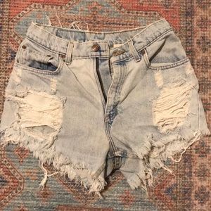Vintage Levi Jean shorts- size 26